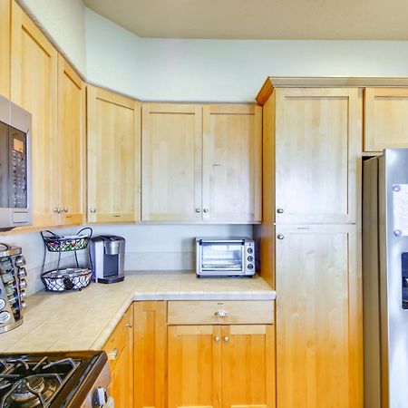 Quiet Waterfront Escape With Hot Tub And Beach Access! Gold Beach Eksteriør billede