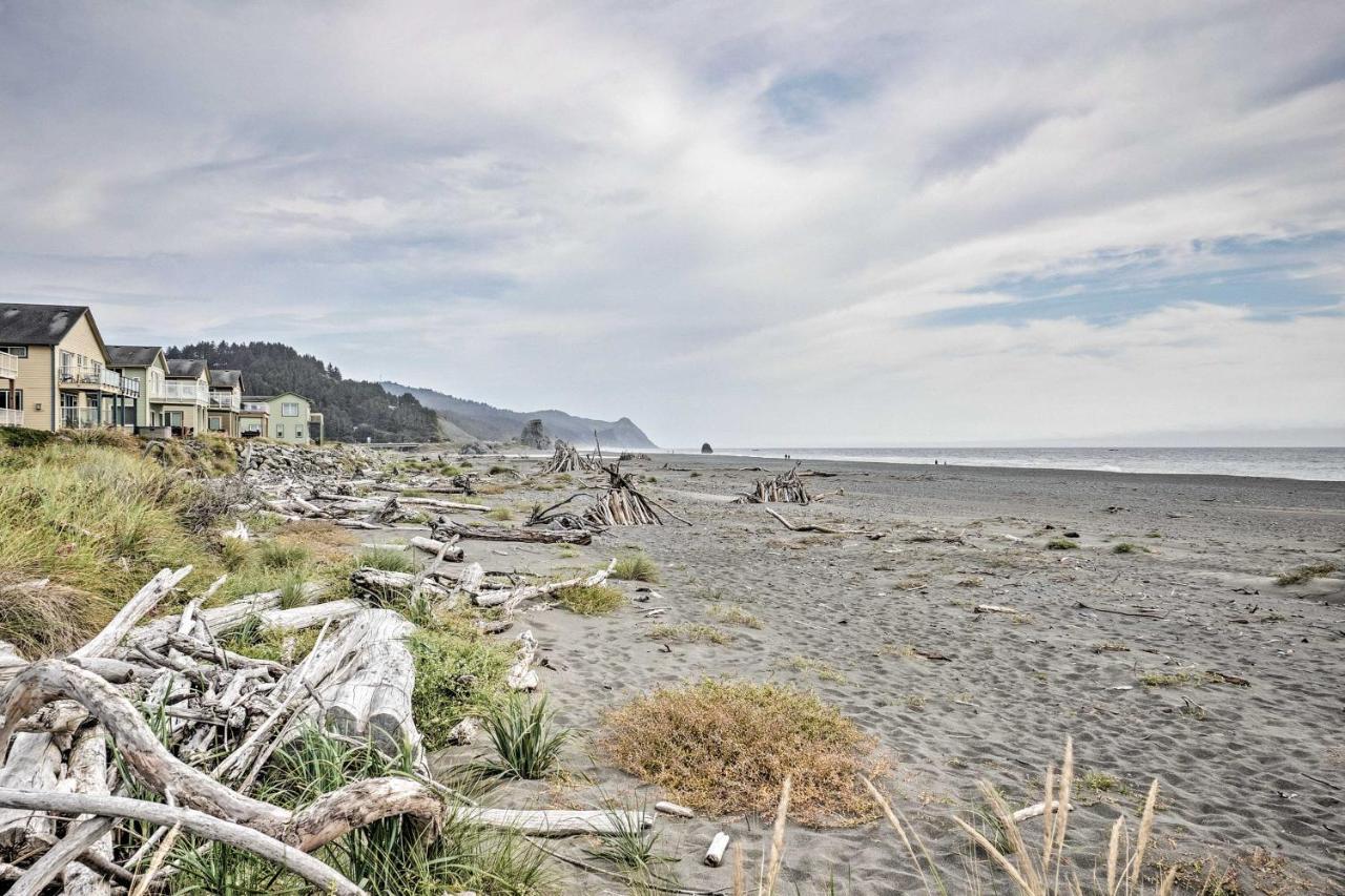 Quiet Waterfront Escape With Hot Tub And Beach Access! Gold Beach Eksteriør billede