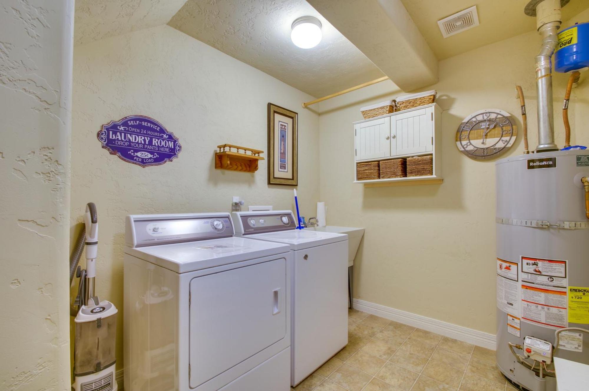 Quiet Waterfront Escape With Hot Tub And Beach Access! Gold Beach Eksteriør billede