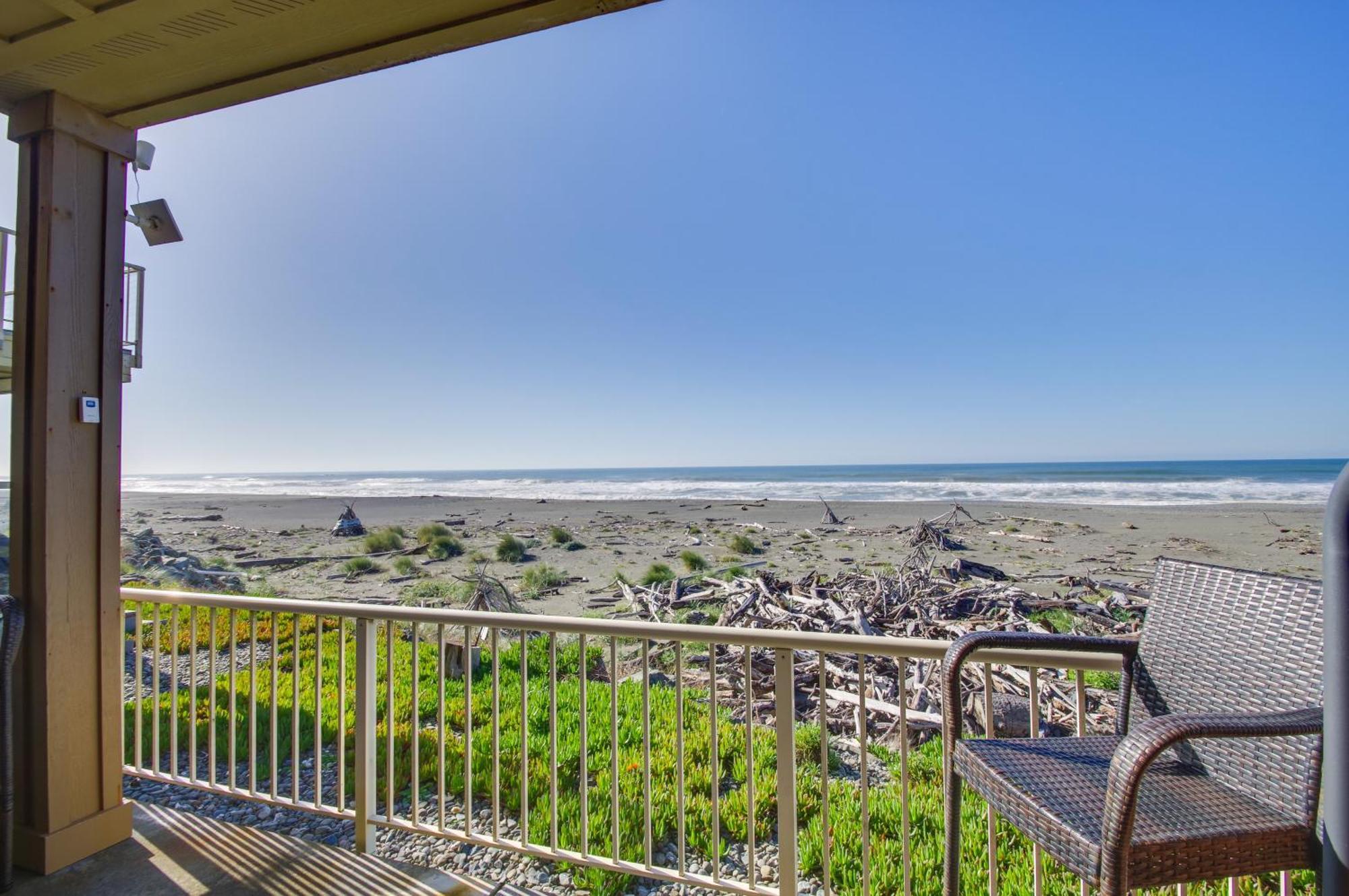 Quiet Waterfront Escape With Hot Tub And Beach Access! Gold Beach Eksteriør billede