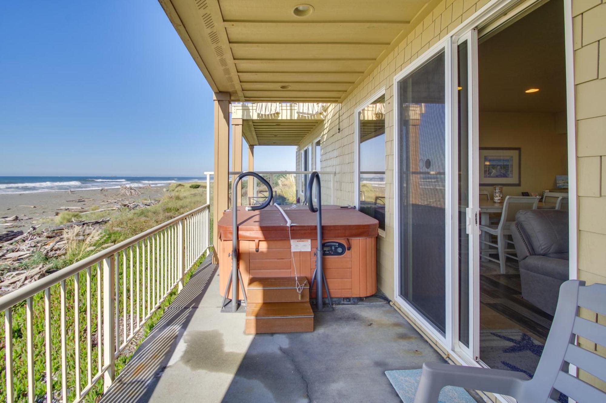 Quiet Waterfront Escape With Hot Tub And Beach Access! Gold Beach Eksteriør billede