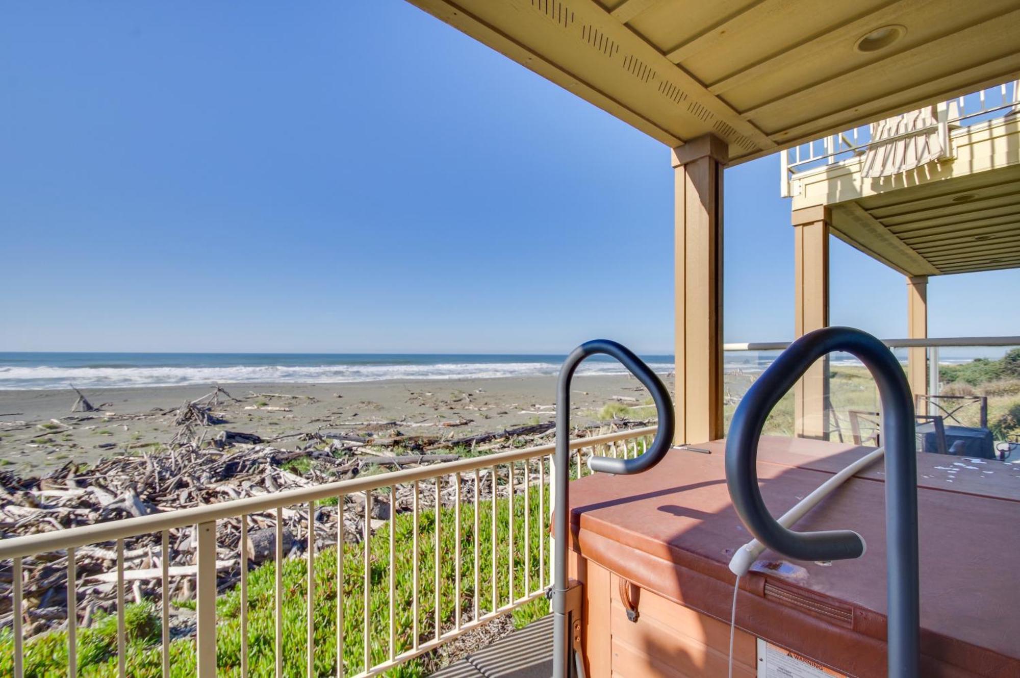 Quiet Waterfront Escape With Hot Tub And Beach Access! Gold Beach Eksteriør billede