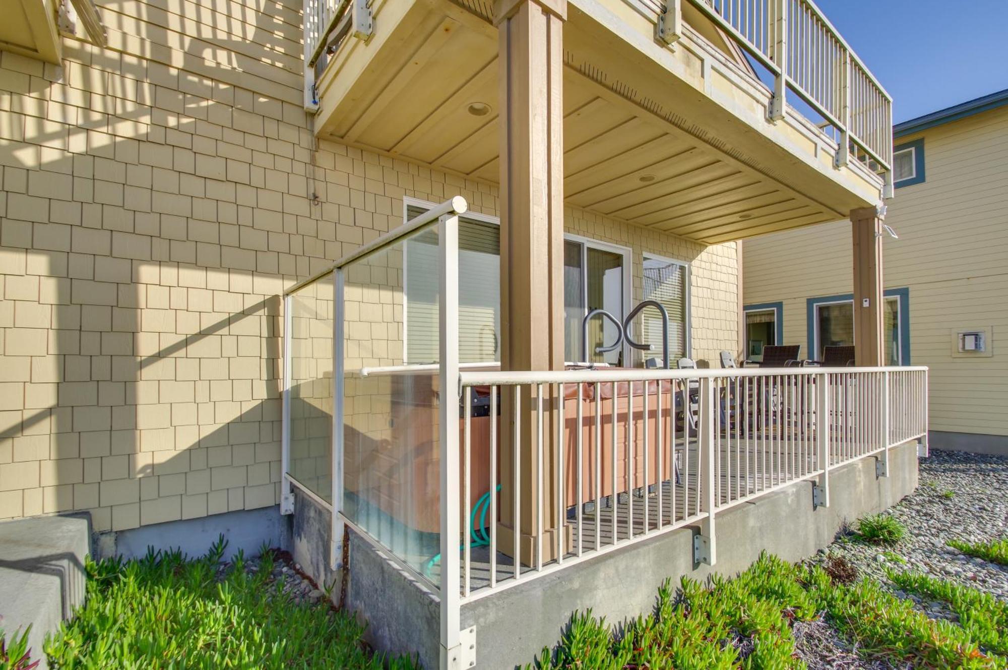 Quiet Waterfront Escape With Hot Tub And Beach Access! Gold Beach Eksteriør billede