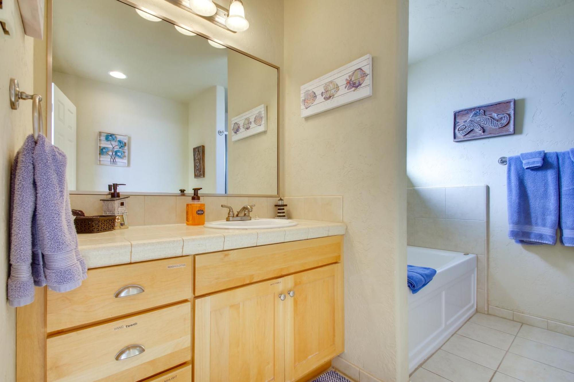 Quiet Waterfront Escape With Hot Tub And Beach Access! Gold Beach Eksteriør billede